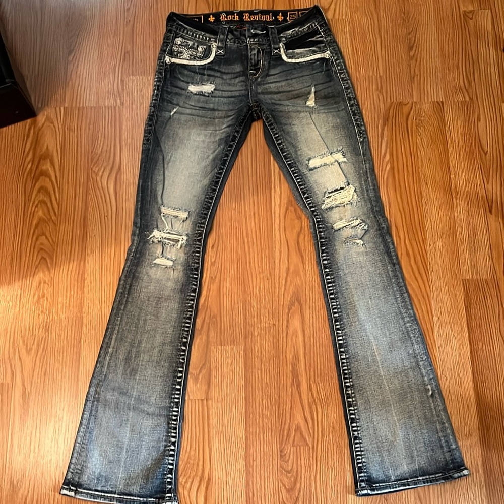 Rock Revival Betty
Boot cut
Size 25 
Inseam 33 1/2
Worn once cut